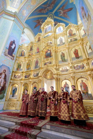 Митрополит Игнатий совершил Божественную литургию в Покровском соборе г. Саратова