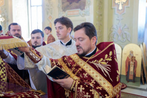 Митрополит Игнатий совершил Божественную литургию в Покровском соборе г. Саратова