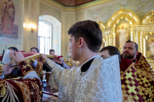 Митрополит Игнатий совершил Божественную литургию в Покровском соборе г. Саратова