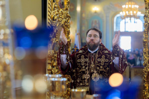 Митрополит Игнатий совершил Божественную литургию в Покровском соборе г. Саратова