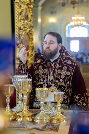 Митрополит Игнатий совершил Божественную литургию в Покровском соборе г. Саратова