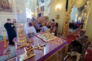 Митрополит Игнатий совершил Божественную литургию в Покровском соборе г. Саратова