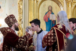 Митрополит Игнатий совершил Божественную литургию в Покровском соборе г. Саратова