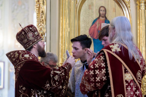 Митрополит Игнатий совершил Божественную литургию в Покровском соборе г. Саратова