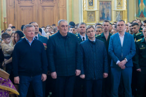 Митрополит Игнатий совершил Божественную литургию в Покровском соборе г. Саратова
