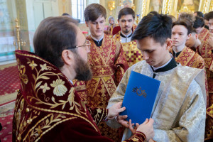 Митрополит Игнатий совершил Божественную литургию в Покровском соборе г. Саратова