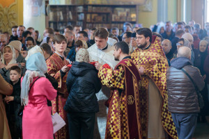 Митрополит Игнатий совершил Божественную литургию в Покровском соборе г. Саратова
