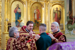 Митрополит Игнатий совершил Божественную литургию в Покровском соборе г. Саратова