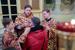 Митрополит Игнатий совершил Божественную литургию в Покровском соборе г. Саратова