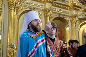 Митрополит Игнатий совершил Божественную литургию в Покровском соборе г. Саратова