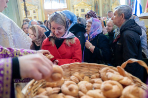 Митрополит Игнатий совершил Божественную литургию в Покровском соборе г. Саратова