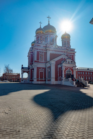 Митрополит Игнатий совершил Божественную литургию в Покровском соборе г. Саратова