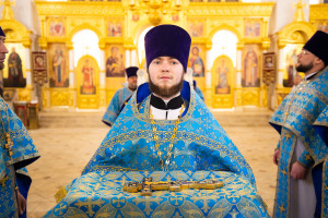 Митрополит Игнатий совершил Божественную литургию в Николо-Тихвинском соборном храме г. Саратова