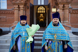 Митрополит Игнатий совершил Божественную литургию в Николо-Тихвинском соборном храме г. Саратова