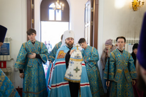 Митрополит Игнатий совершил Божественную литургию в Николо-Тихвинском соборном храме г. Саратова