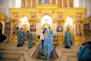 Митрополит Игнатий совершил Божественную литургию в Николо-Тихвинском соборном храме г. Саратова