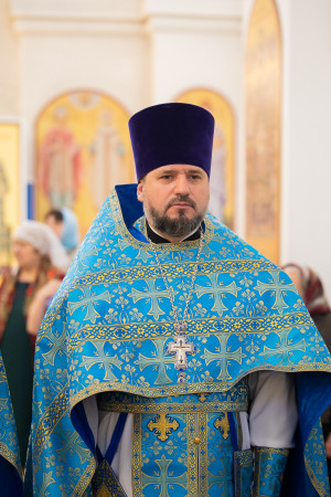 Митрополит Игнатий совершил Божественную литургию в Николо-Тихвинском соборном храме г. Саратова