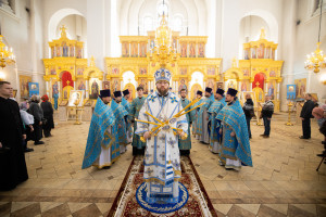 Митрополит Игнатий совершил Божественную литургию в Николо-Тихвинском соборном храме г. Саратова