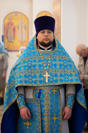 Митрополит Игнатий совершил Божественную литургию в Николо-Тихвинском соборном храме г. Саратова