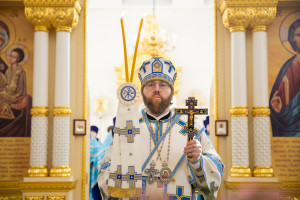 Митрополит Игнатий совершил Божественную литургию в Николо-Тихвинском соборном храме г. Саратова