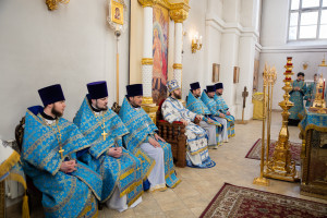 Митрополит Игнатий совершил Божественную литургию в Николо-Тихвинском соборном храме г. Саратова