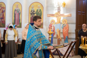 Митрополит Игнатий совершил Божественную литургию в Николо-Тихвинском соборном храме г. Саратова