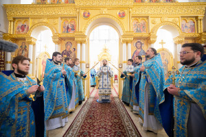 Митрополит Игнатий совершил Божественную литургию в Николо-Тихвинском соборном храме г. Саратова