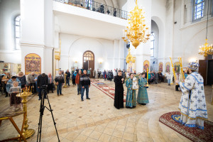 Митрополит Игнатий совершил Божественную литургию в Николо-Тихвинском соборном храме г. Саратова