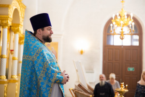 Митрополит Игнатий совершил Божественную литургию в Николо-Тихвинском соборном храме г. Саратова