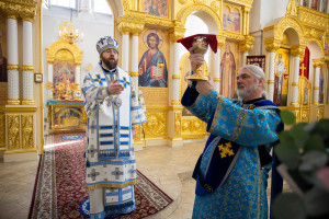 Митрополит Игнатий совершил Божественную литургию в Николо-Тихвинском соборном храме г. Саратова