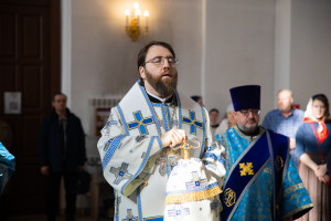 Митрополит Игнатий совершил Божественную литургию в Николо-Тихвинском соборном храме г. Саратова