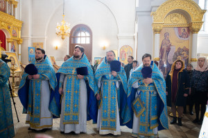 Митрополит Игнатий совершил Божественную литургию в Николо-Тихвинском соборном храме г. Саратова