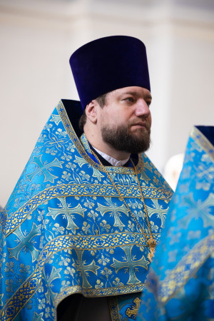 Митрополит Игнатий совершил Божественную литургию в Николо-Тихвинском соборном храме г. Саратова