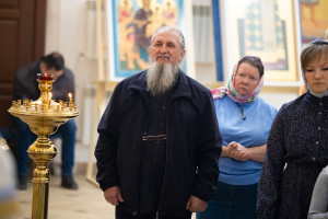 Митрополит Игнатий совершил Божественную литургию в Николо-Тихвинском соборном храме г. Саратова