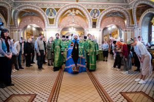 Божественная литургия в Свято-Троицком кафедральном соборе г. Саратова