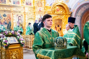 Божественная литургия в Свято-Троицком кафедральном соборе г. Саратова