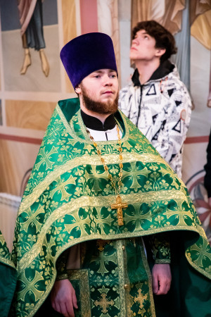 Божественная литургия в Свято-Троицком кафедральном соборе г. Саратова