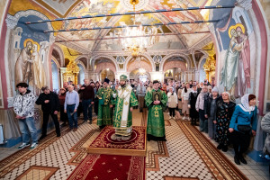 Божественная литургия в Свято-Троицком кафедральном соборе г. Саратова