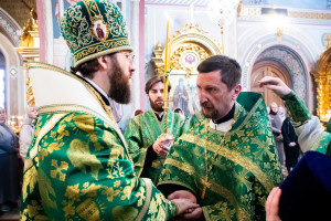 Божественная литургия в Свято-Троицком кафедральном соборе г. Саратова