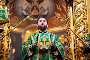 Божественная литургия в Свято-Троицком кафедральном соборе г. Саратова
