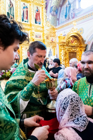 Божественная литургия в Свято-Троицком кафедральном соборе г. Саратова