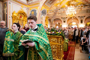Божественная литургия в Свято-Троицком кафедральном соборе г. Саратова