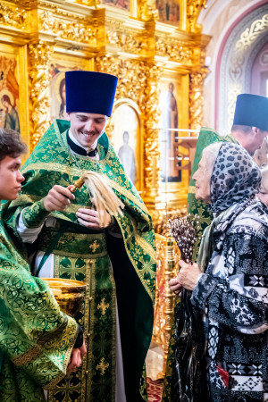 Божественная литургия в Свято-Троицком кафедральном соборе г. Саратова