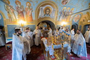 Митрополит Игнатий совершил вечерню в соединении с Крещальной литургией в Свято-Троицком кафедральном соборе г. Саратова