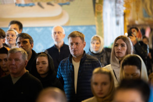 Митрополит Игнатий совершил вечерню в соединении с Крещальной литургией в Свято-Троицком кафедральном соборе г. Саратова