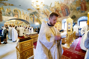 Вечерня в соединении с Крещальной литургией в Свято-Троицком кафедральном соборе г. Саратова