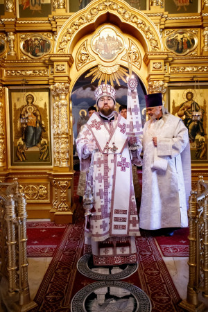 Вечерня в соединении с Крещальной литургией в Свято-Троицком кафедральном соборе г. Саратова