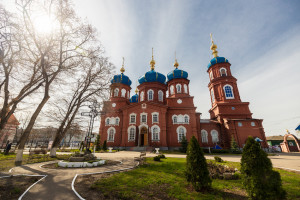 Митрополит Игнатий совершил Божественную литургию в Покровском храме г. Петровска