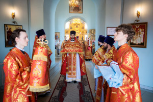 Митрополит Игнатий совершил Божественную литургию в Покровском храме г. Петровска