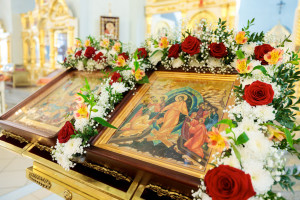 Митрополит Игнатий совершил Божественную литургию в Покровском храме г. Петровска